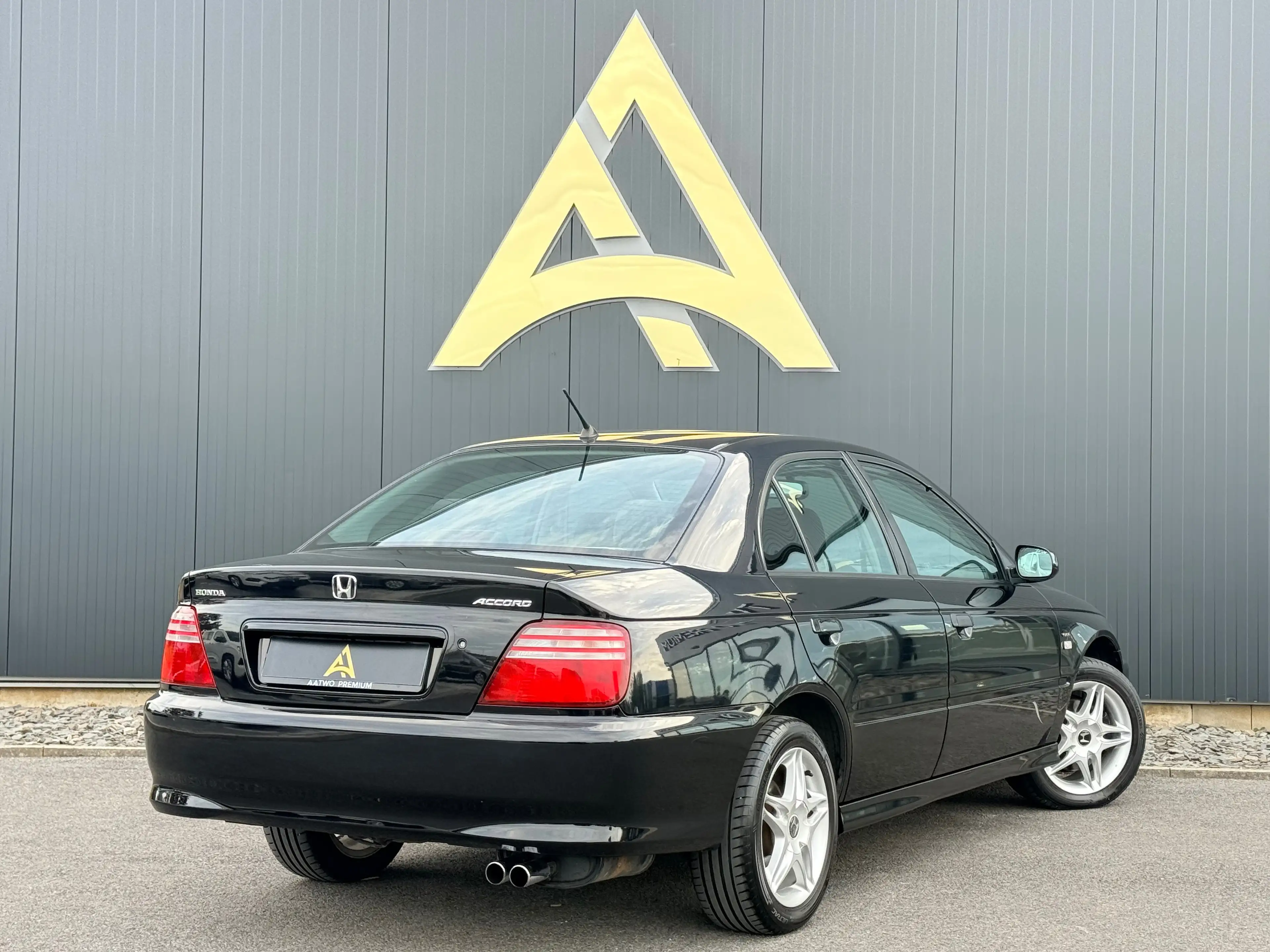 Honda Accord 1.8i 16v VTEC LS 136CV CLIMATISATION INTERIEUR EN VELOUR GARANTIE 12 MOIS — photo 11