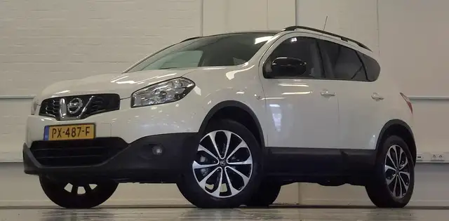 2013 Nissan Qashqai in White for sale