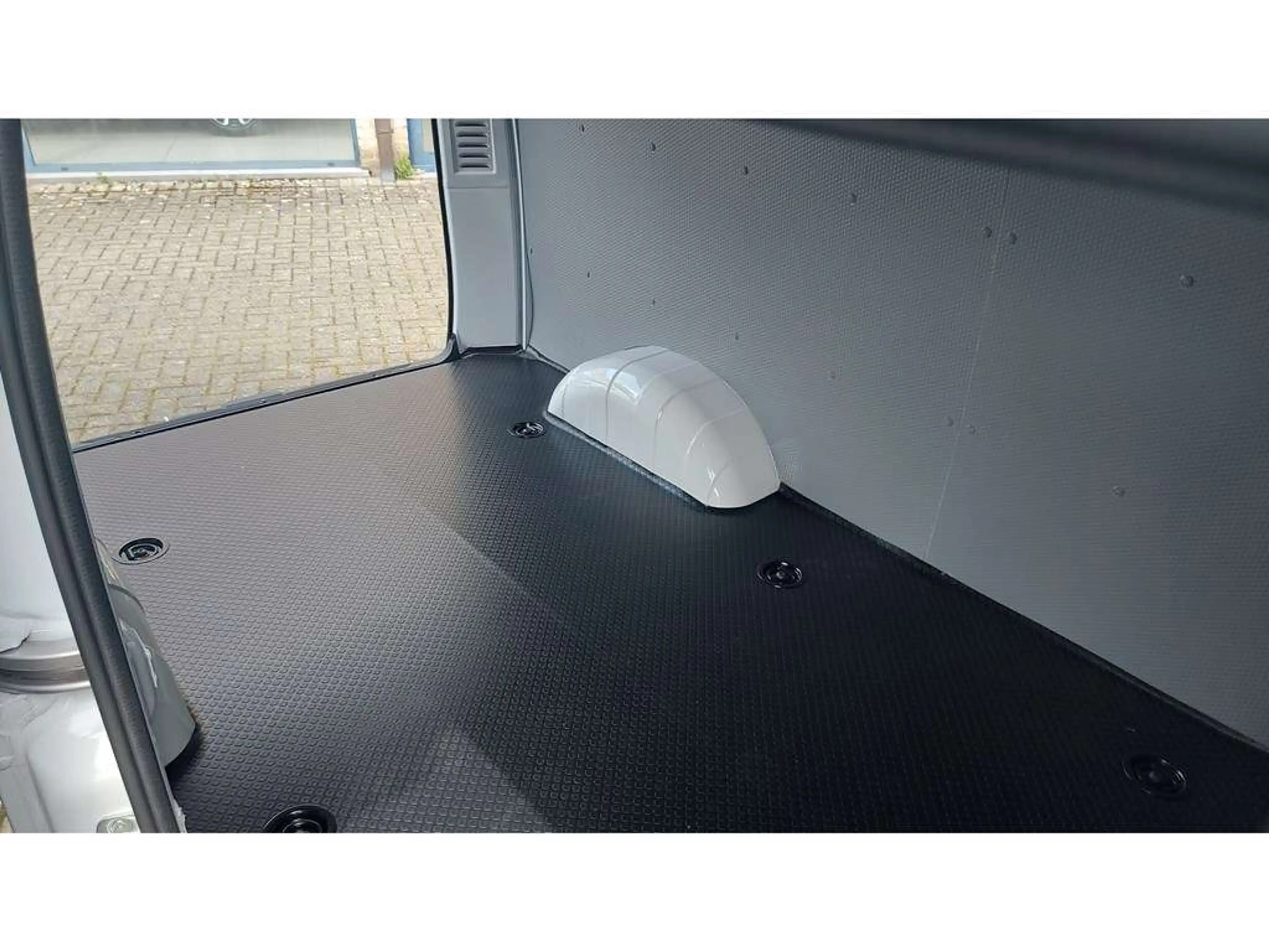 Maxus eDeliver 3 50KWH LWB 122PK*L2*CARPLAY*CAMERA*HOUTBEKLEDING* — photo 11