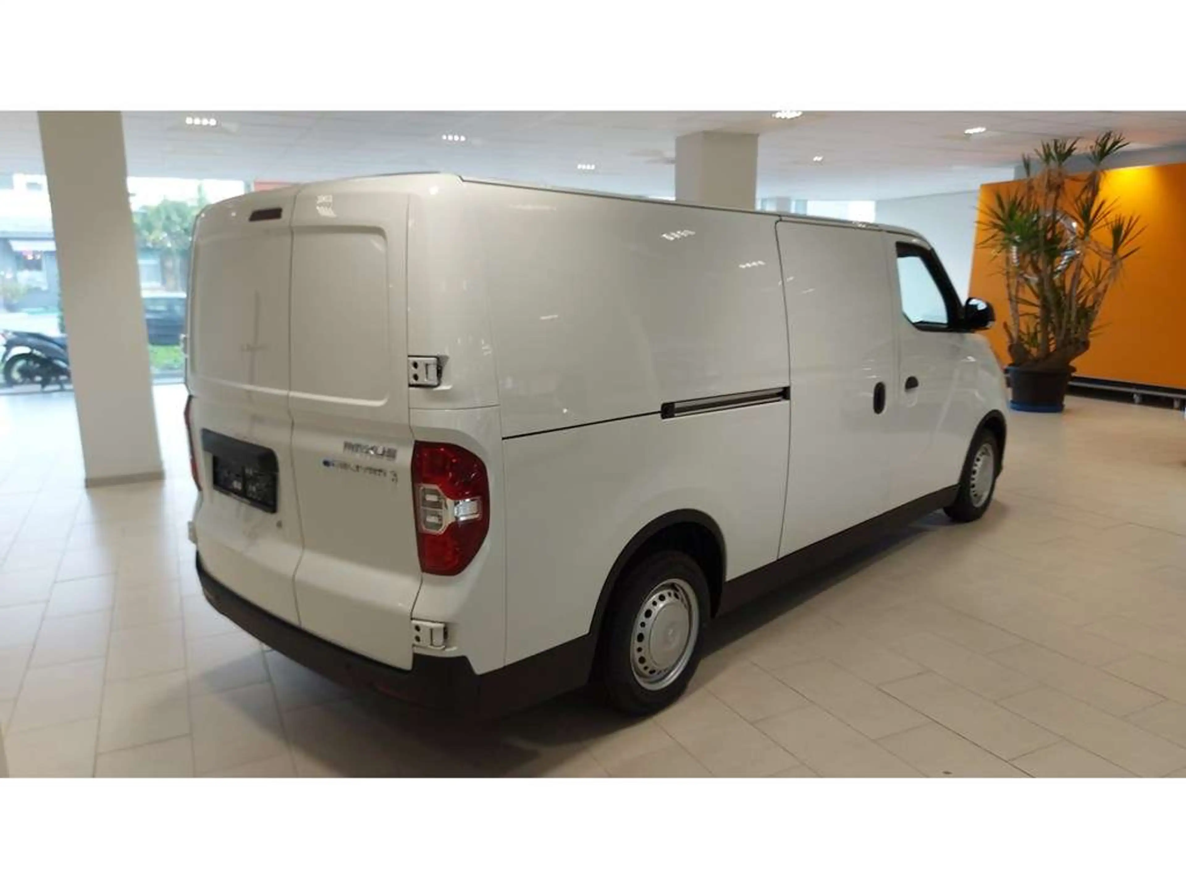 Maxus eDeliver 3 50KWH LWB 122PK*L2*CARPLAY*CAMERA*HOUTBEKLEDING* — photo 3