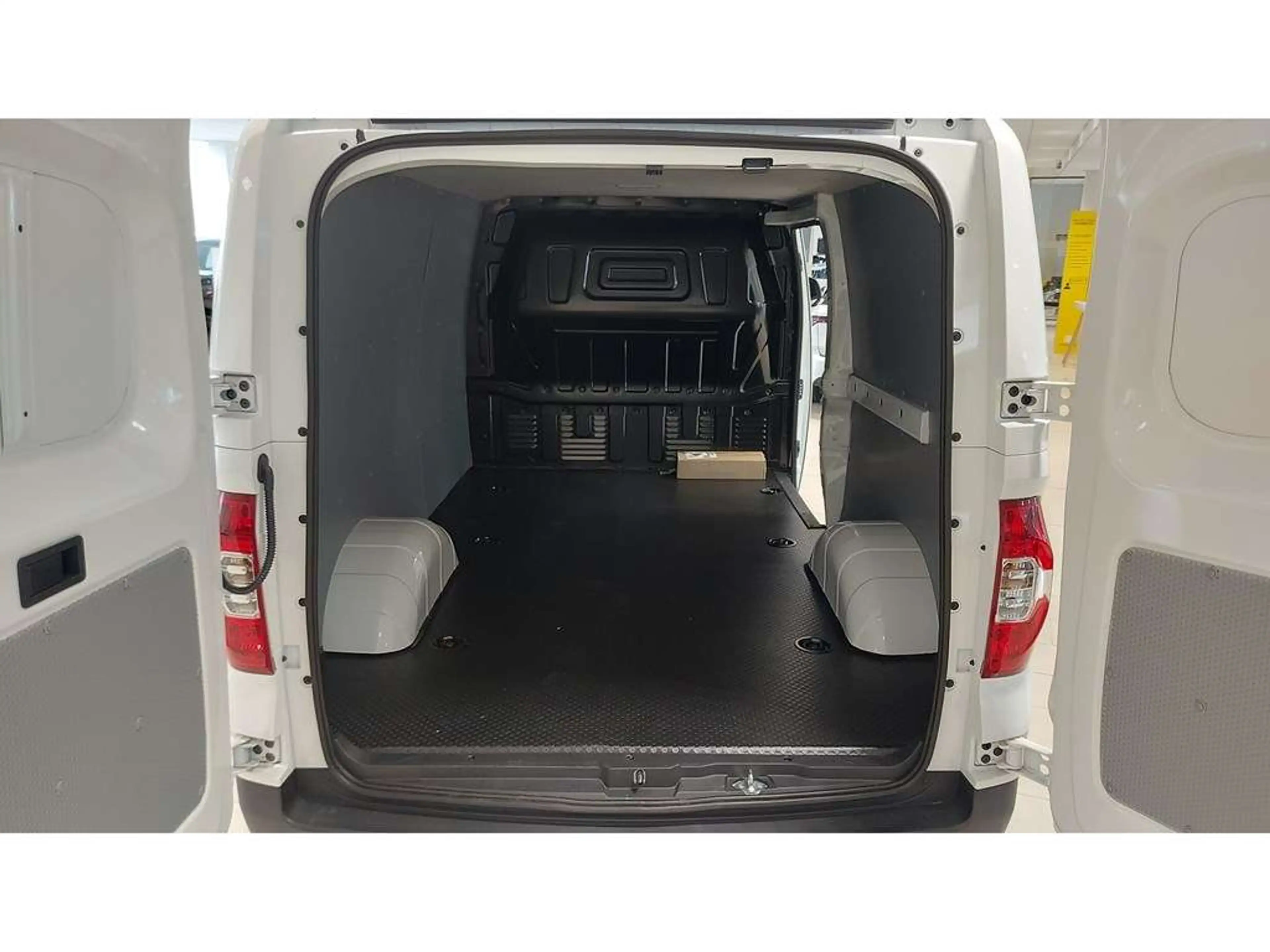 Maxus eDeliver 3 50KWH LWB 122PK*L2*CARPLAY*CAMERA*HOUTBEKLEDING* — photo 9