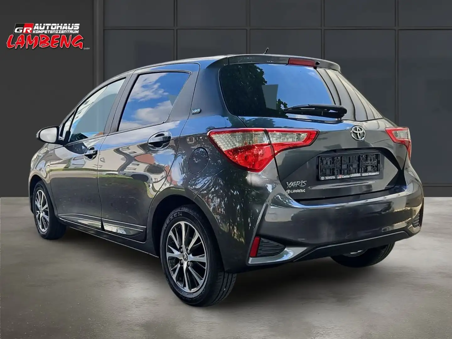 Toyota Yaris 1,5-Dual-VVT-iE Y20 Club Gris - 2