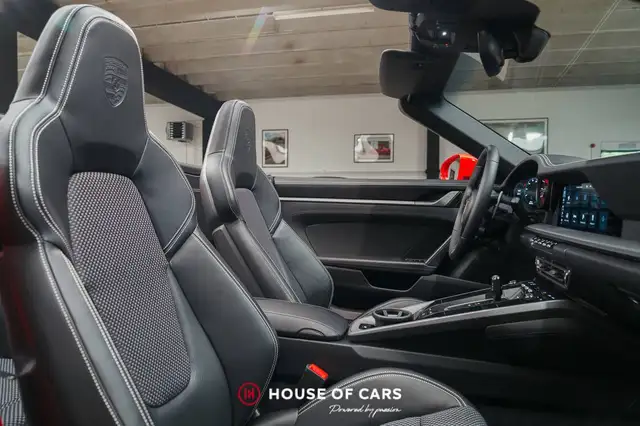 Porsche 911 view 17