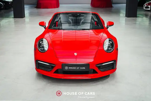 Porsche 911 view 3