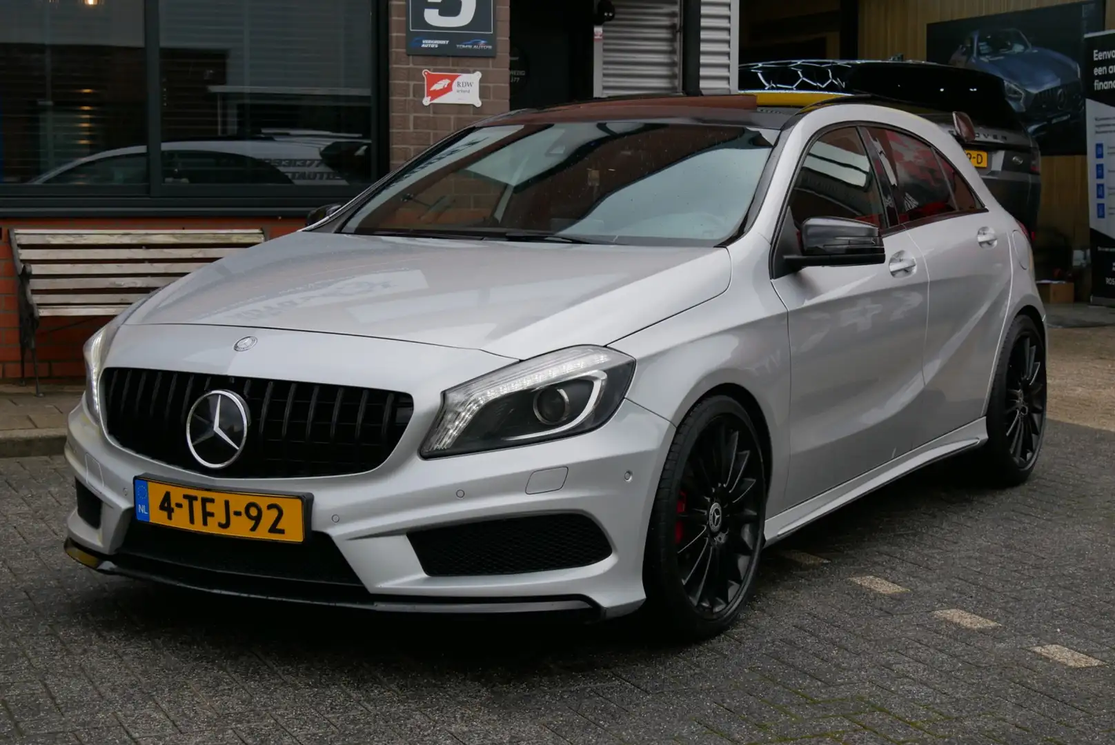Mercedes-Benz A 250 amg .autom.pano.memoryseat.leer.45 look Grau - 2