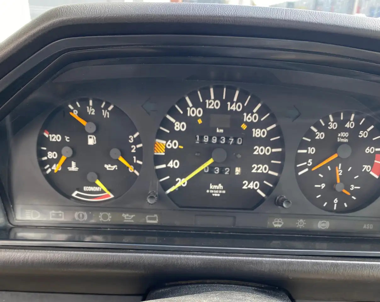 Mercedes-Benz 200 (W124) 300 CE, foto 7