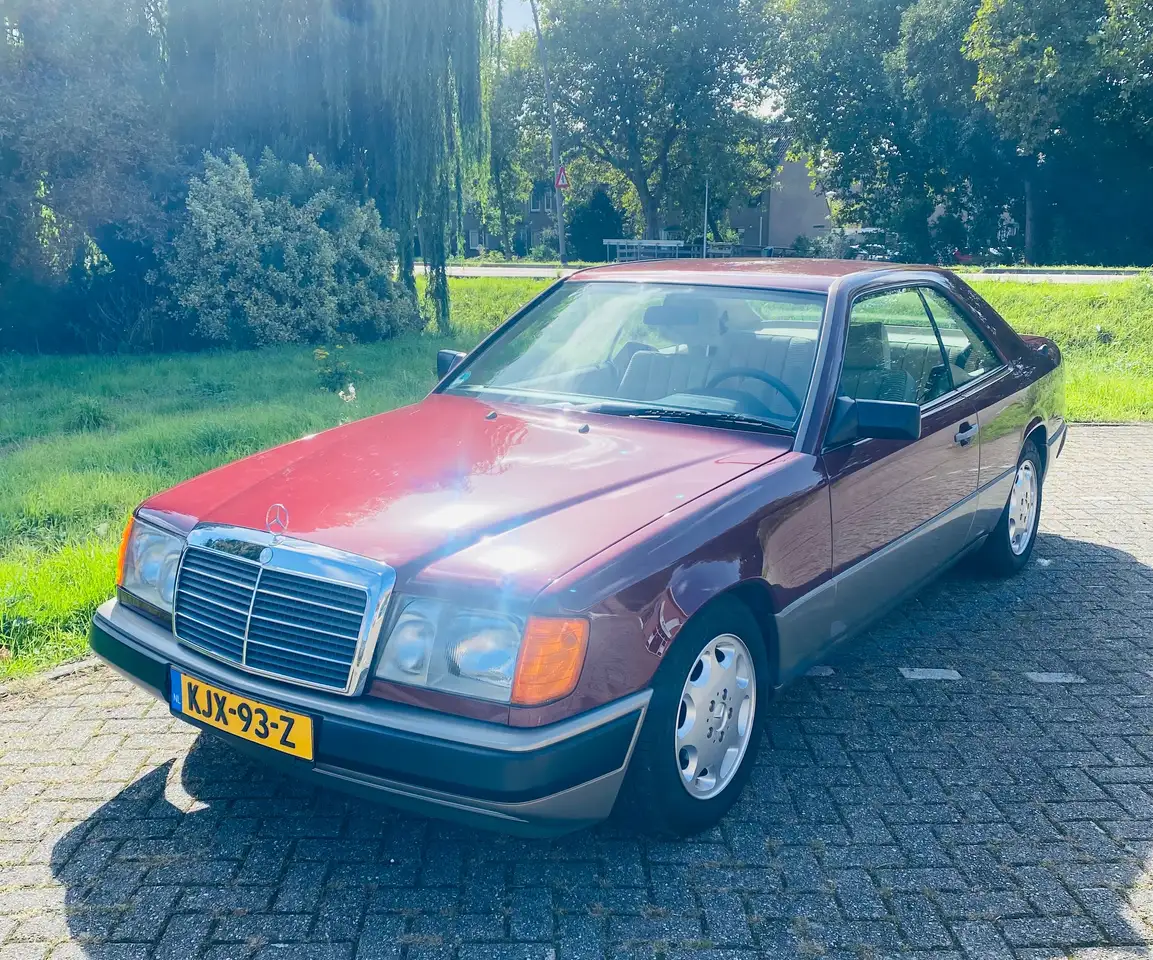 Mercedes-Benz 200 (W124) 300 CE, foto 2