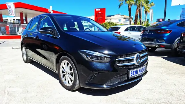 Mercedes-Benz B 180