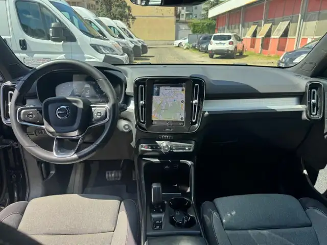 Volvo XC40 view 9