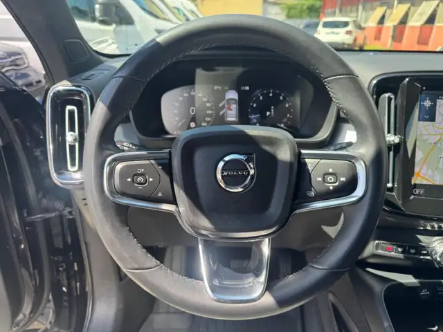 Volvo XC40 view 8