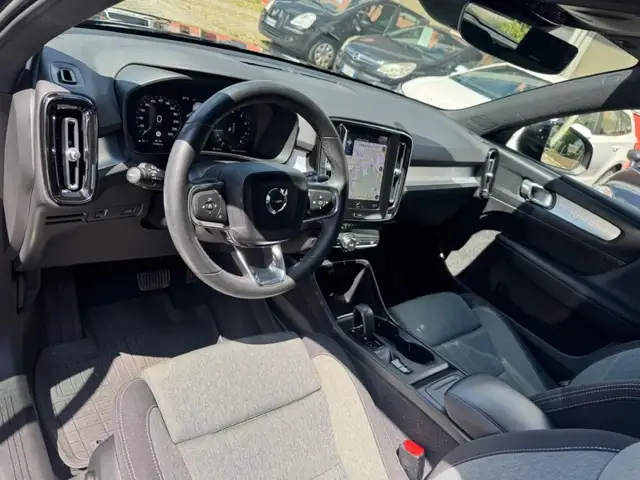 Volvo XC40 view 14
