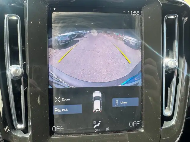 Volvo XC40 view 11