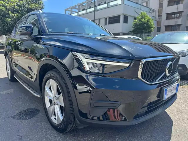 Volvo XC40 view 4