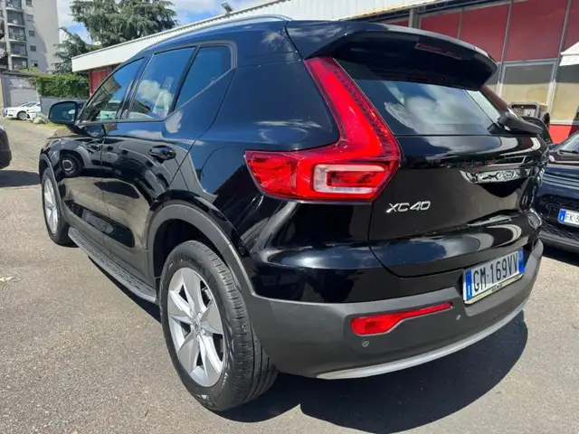 Volvo XC40 view 5