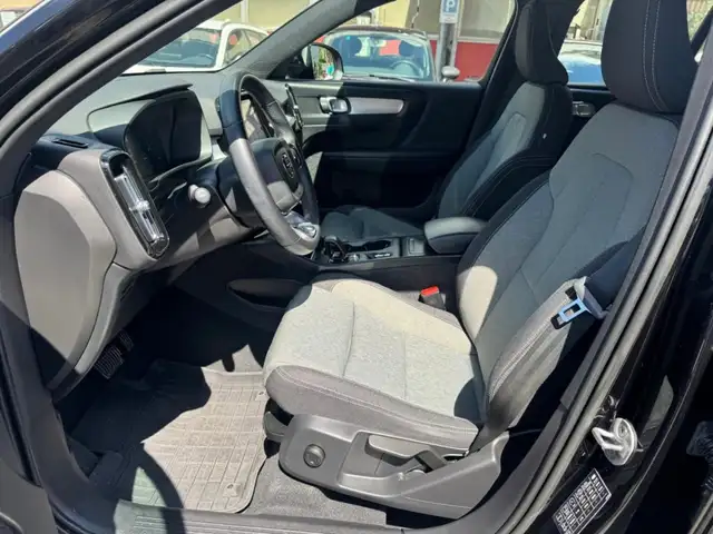 Volvo XC40 view 13
