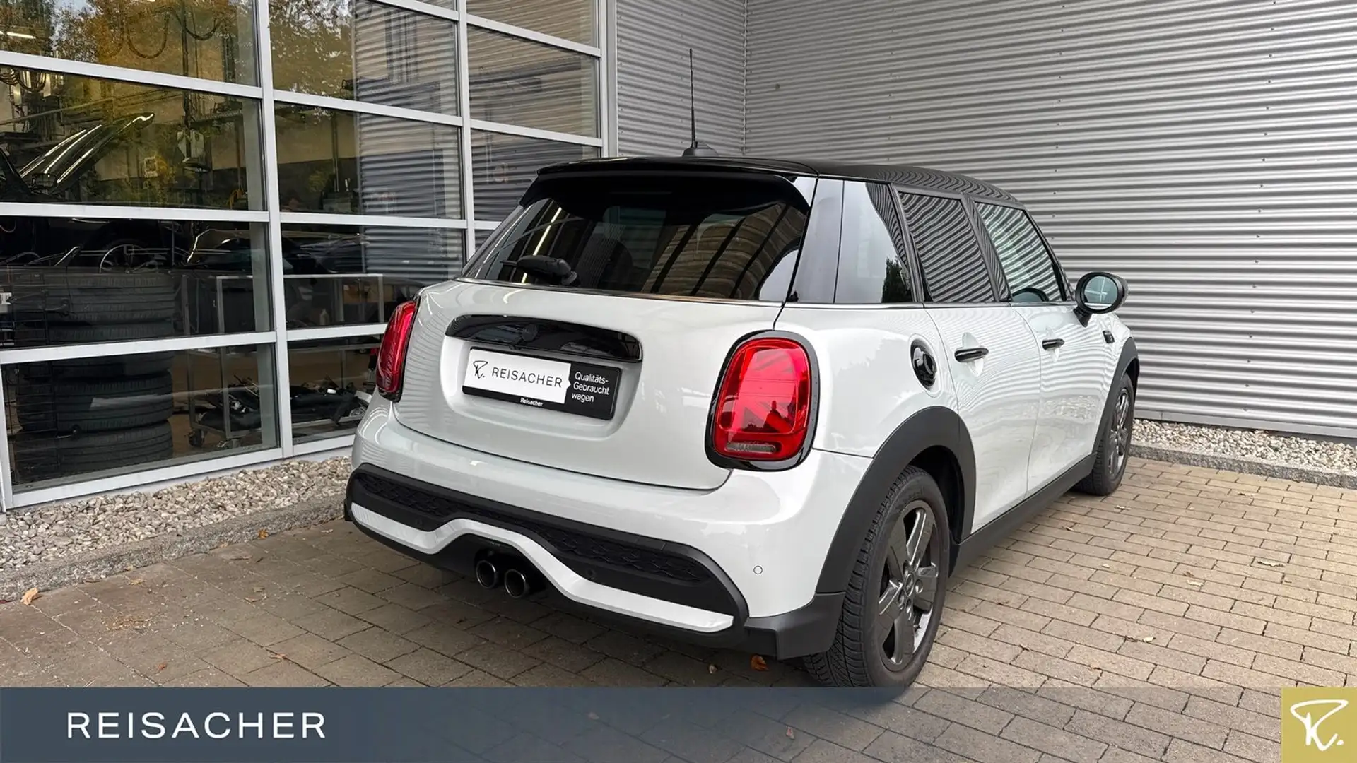 MINI Cooper S 5-trg. Navi HUD RüKa adLED ACC DAB 18" Silber - 2