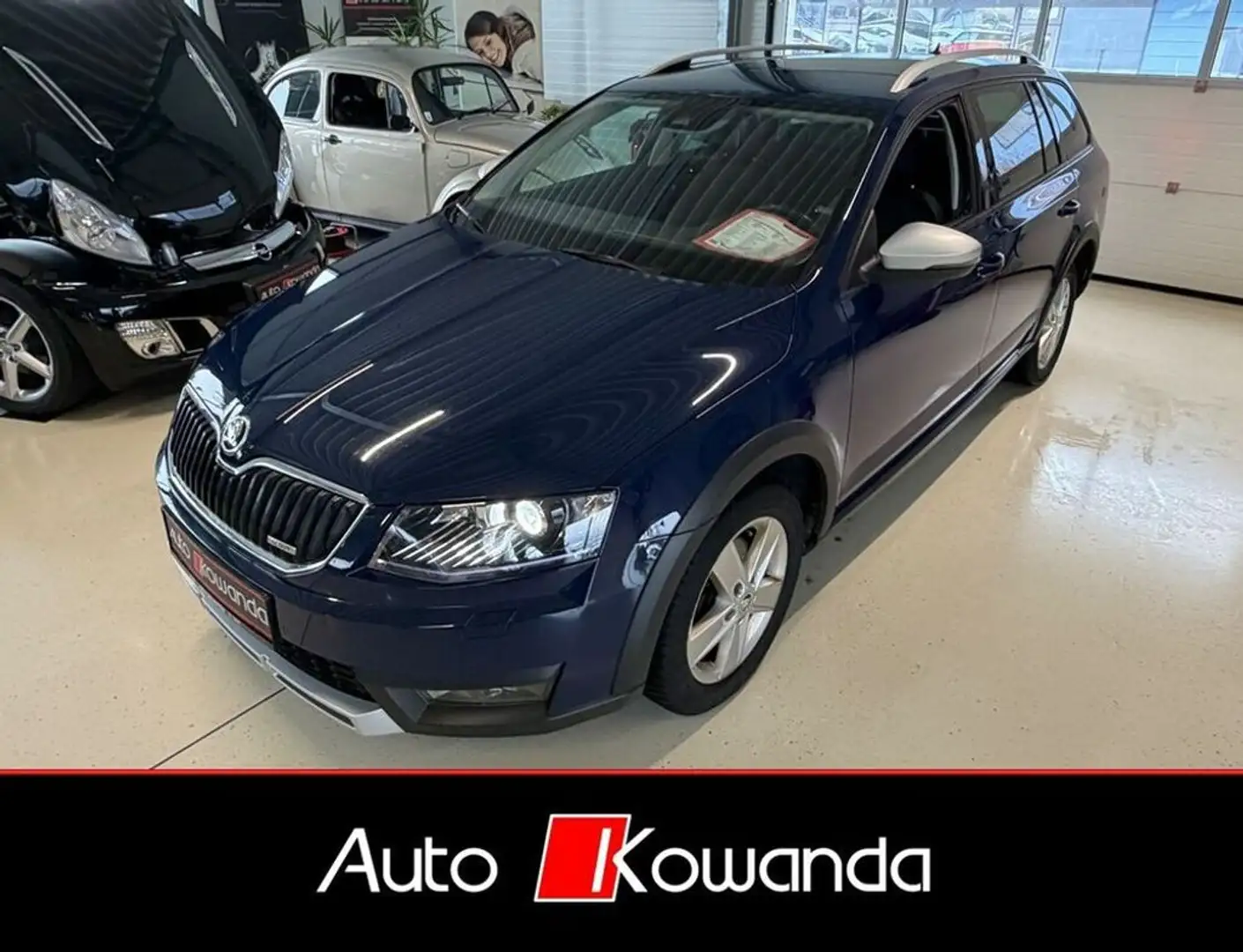 Skoda Octavia Kombi Scout 4x4 Tdi -Wenig Km Blau - 1