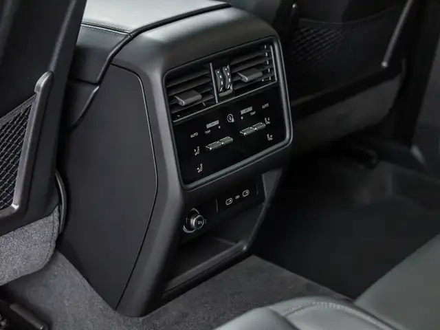 Porsche Cayenne view 13