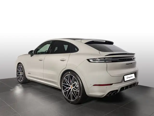 Porsche Cayenne view 3