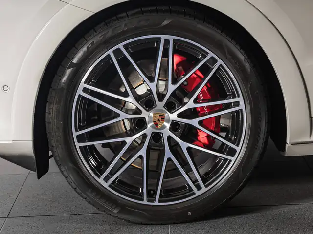 Porsche Cayenne view 8