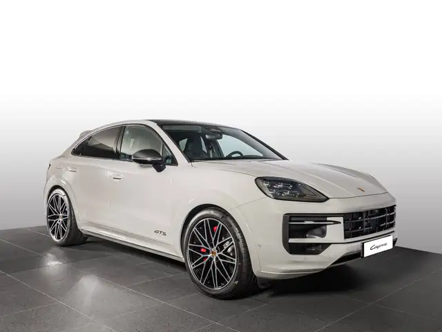Porsche Cayenne view 7