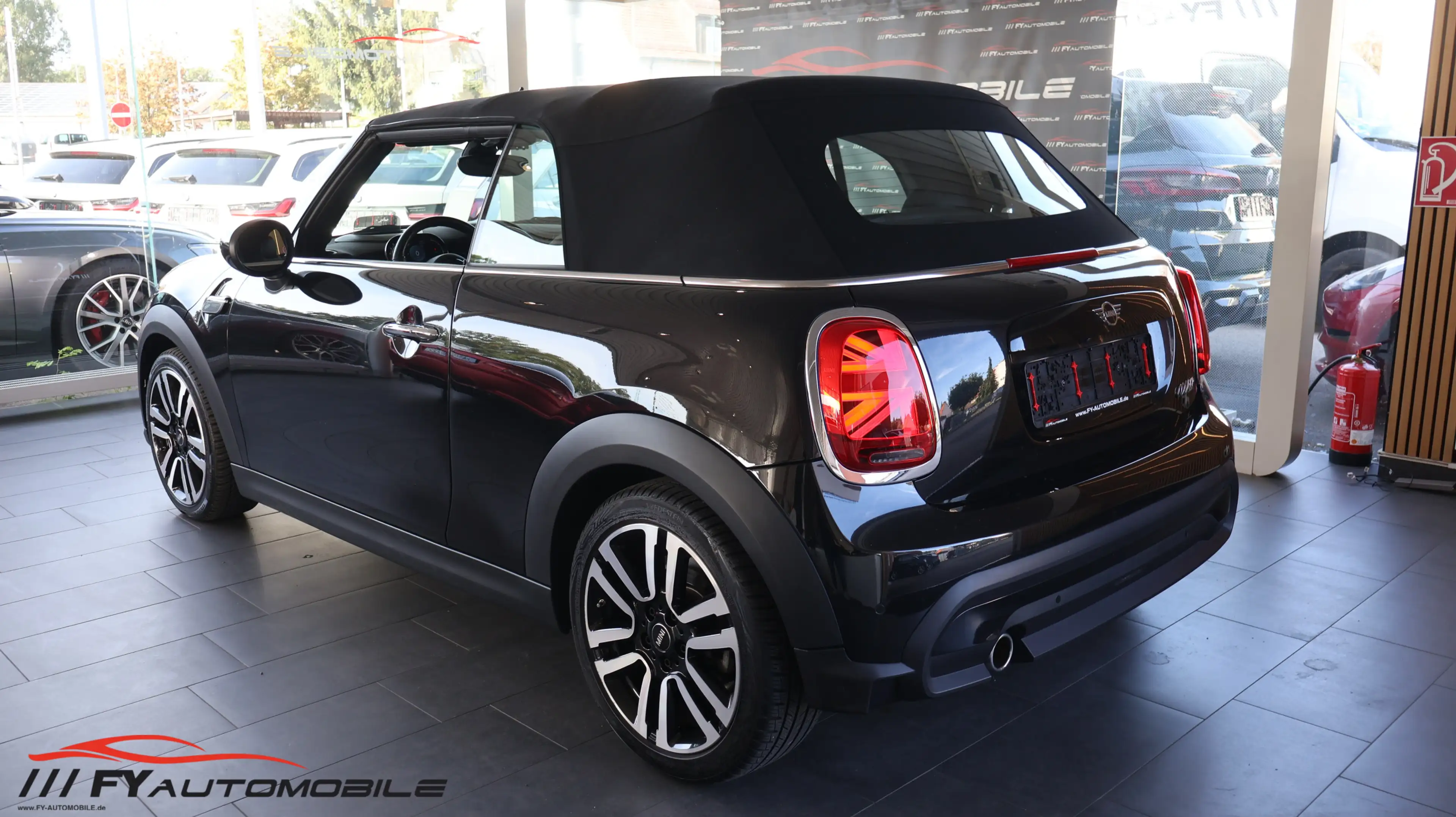 MINI Cooper Cabrio Cooper Classic Trim Kamera* Navi* — photo 5