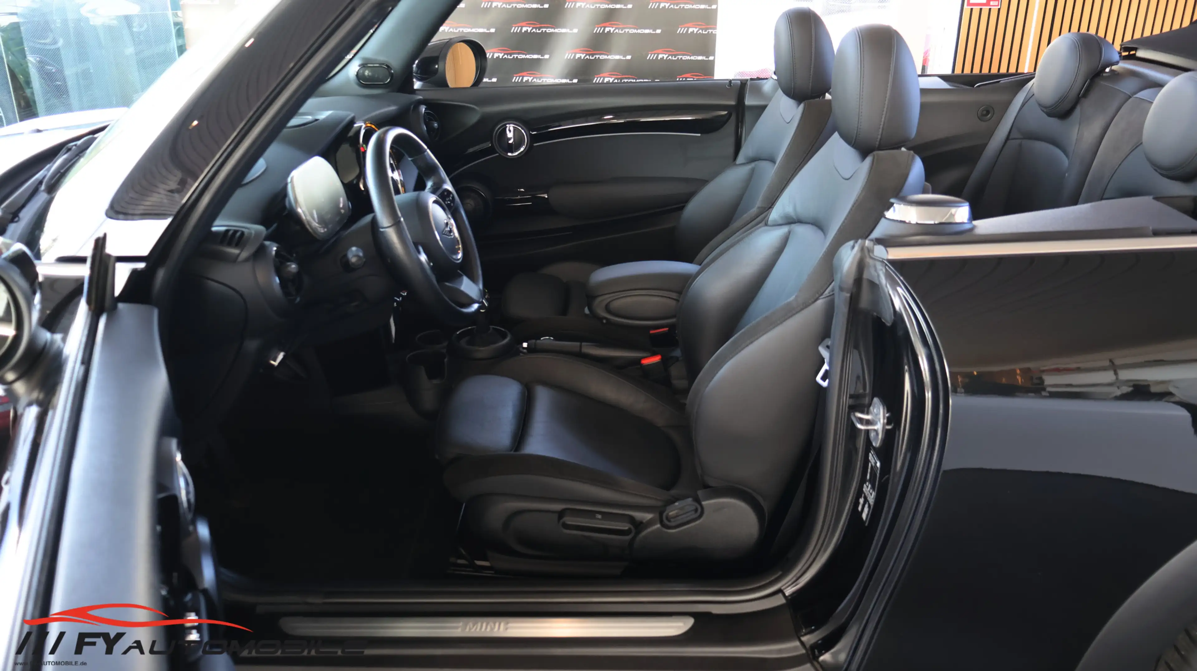 MINI Cooper Cabrio Cooper Classic Trim Kamera* Navi* — photo 14