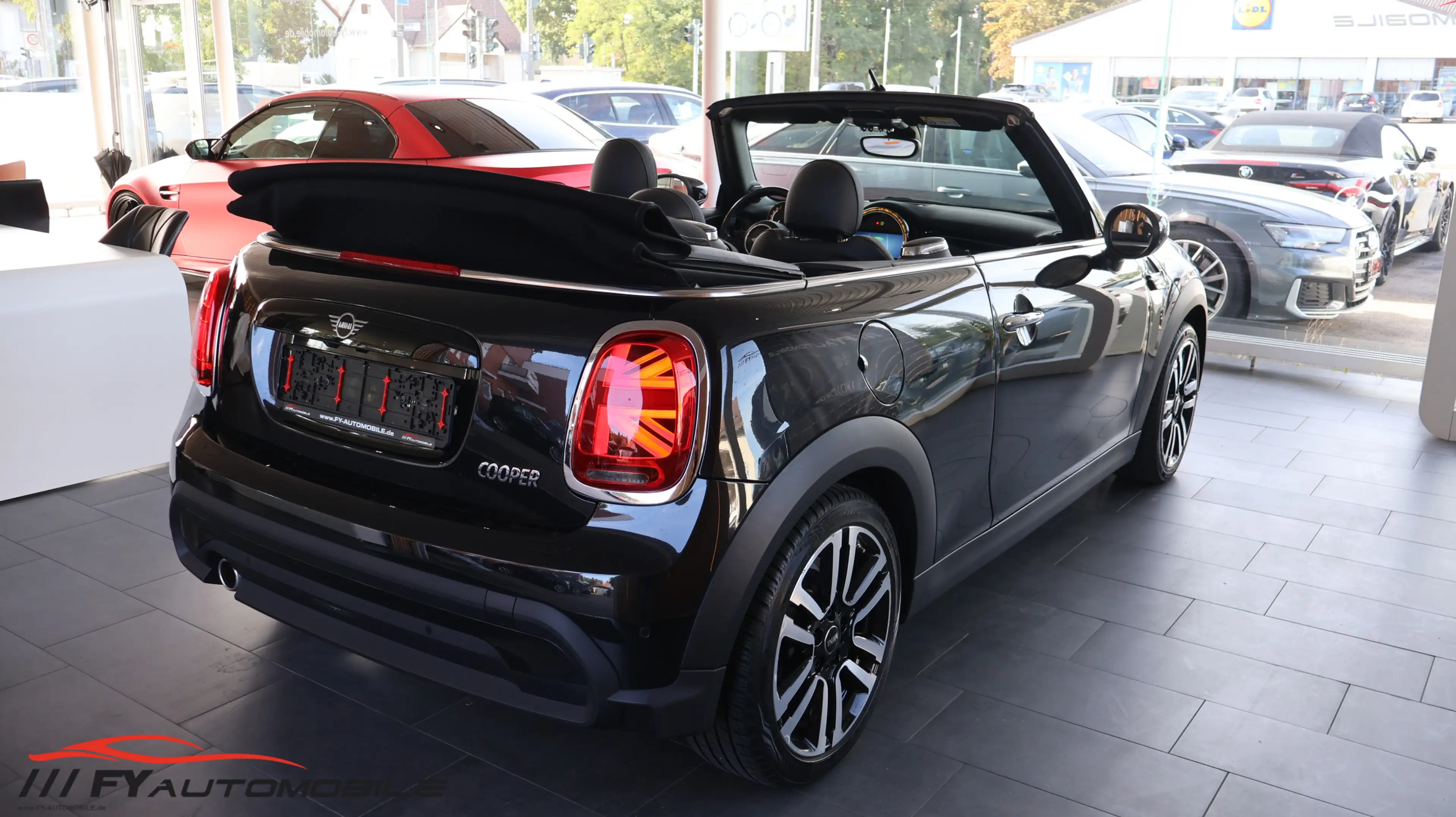 MINI Cooper Cabrio Cooper Classic Trim Kamera* Navi* — photo 11