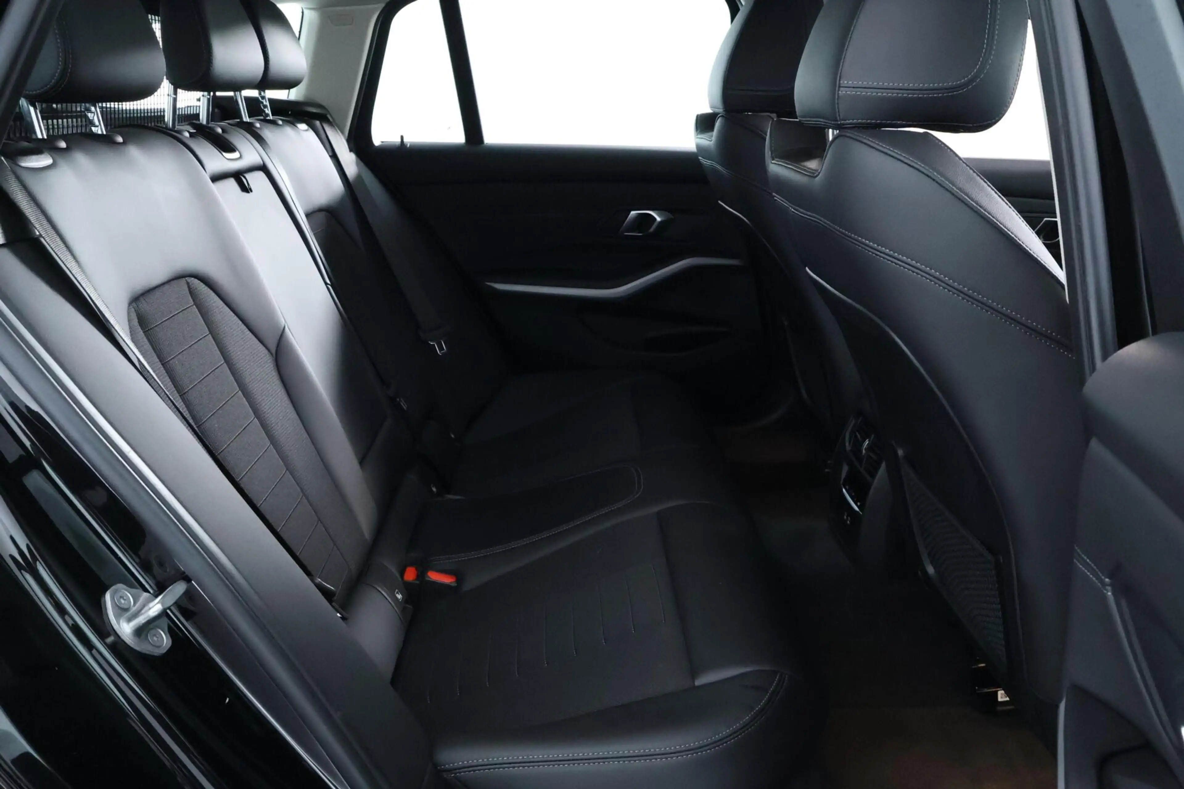 BMW 330 3-serie Touring 330e LCI FACELIFT|LED|292PK|CARPLA — photo 11