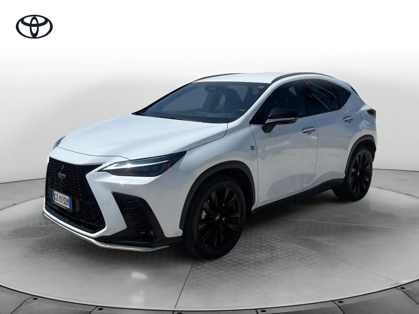 Lexus NX 300 Plug-in 4WD F-Sport Biały - 1