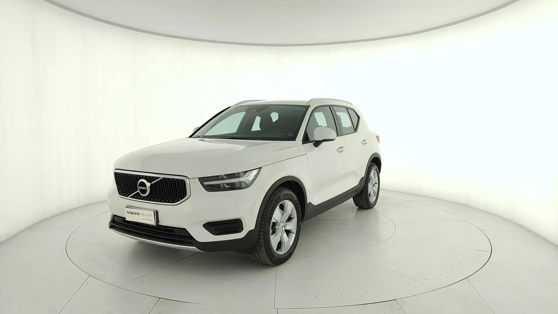 Volvo XC40 2.0 b4 Momentum awd auto my21 Bianco - 1