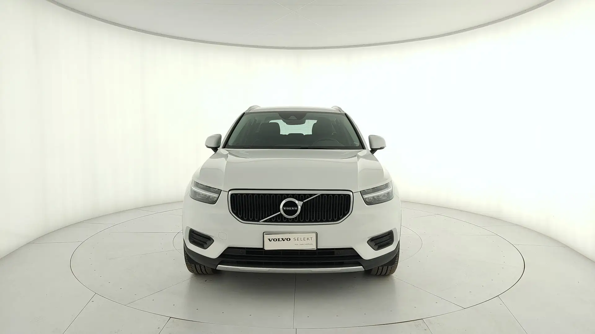 Volvo XC40 2.0 b4 Momentum awd auto my21 Bianco - 2