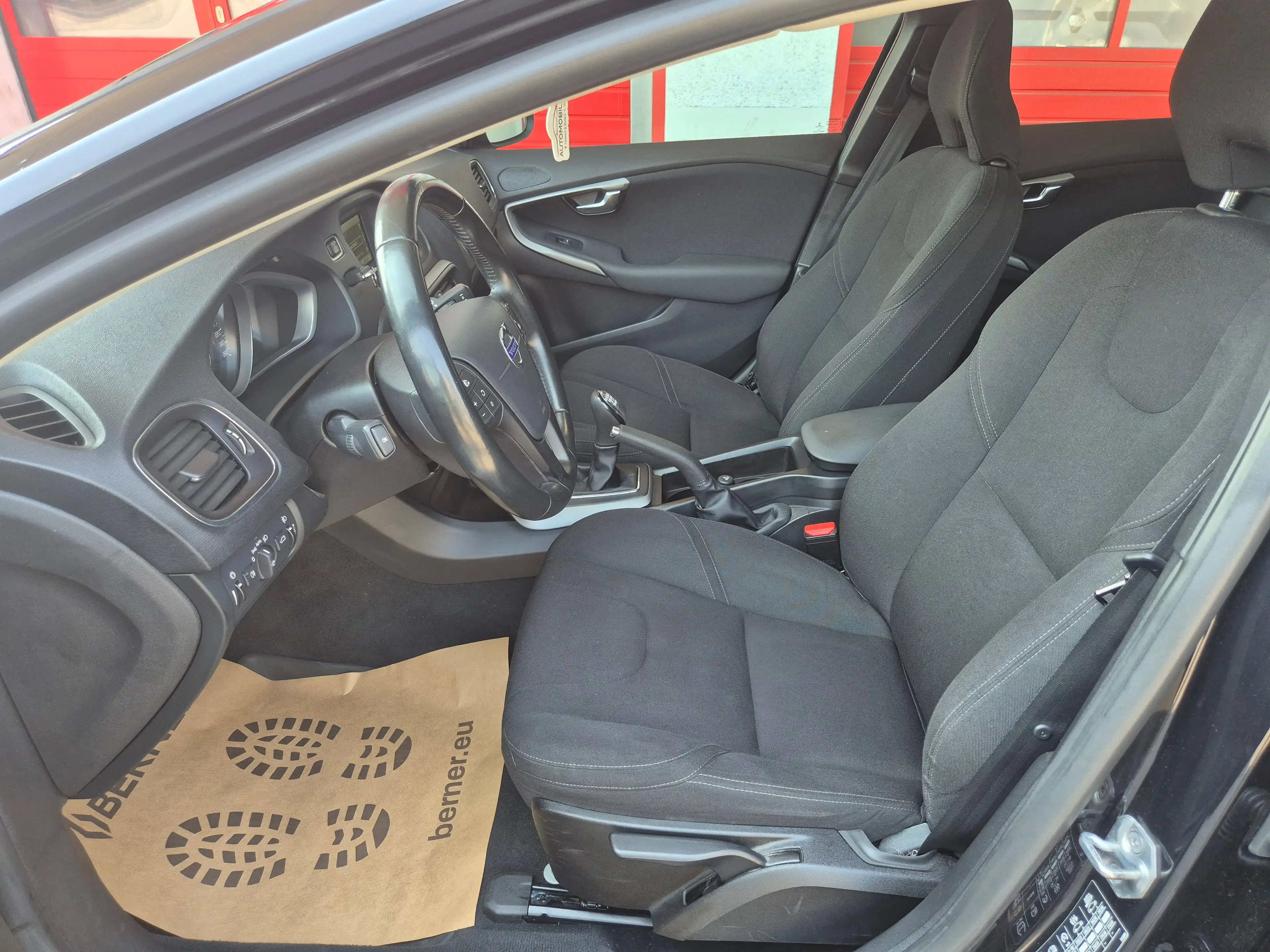 Volvo V40 *** RÜCKFAHRKAMERA **** — photo 11
