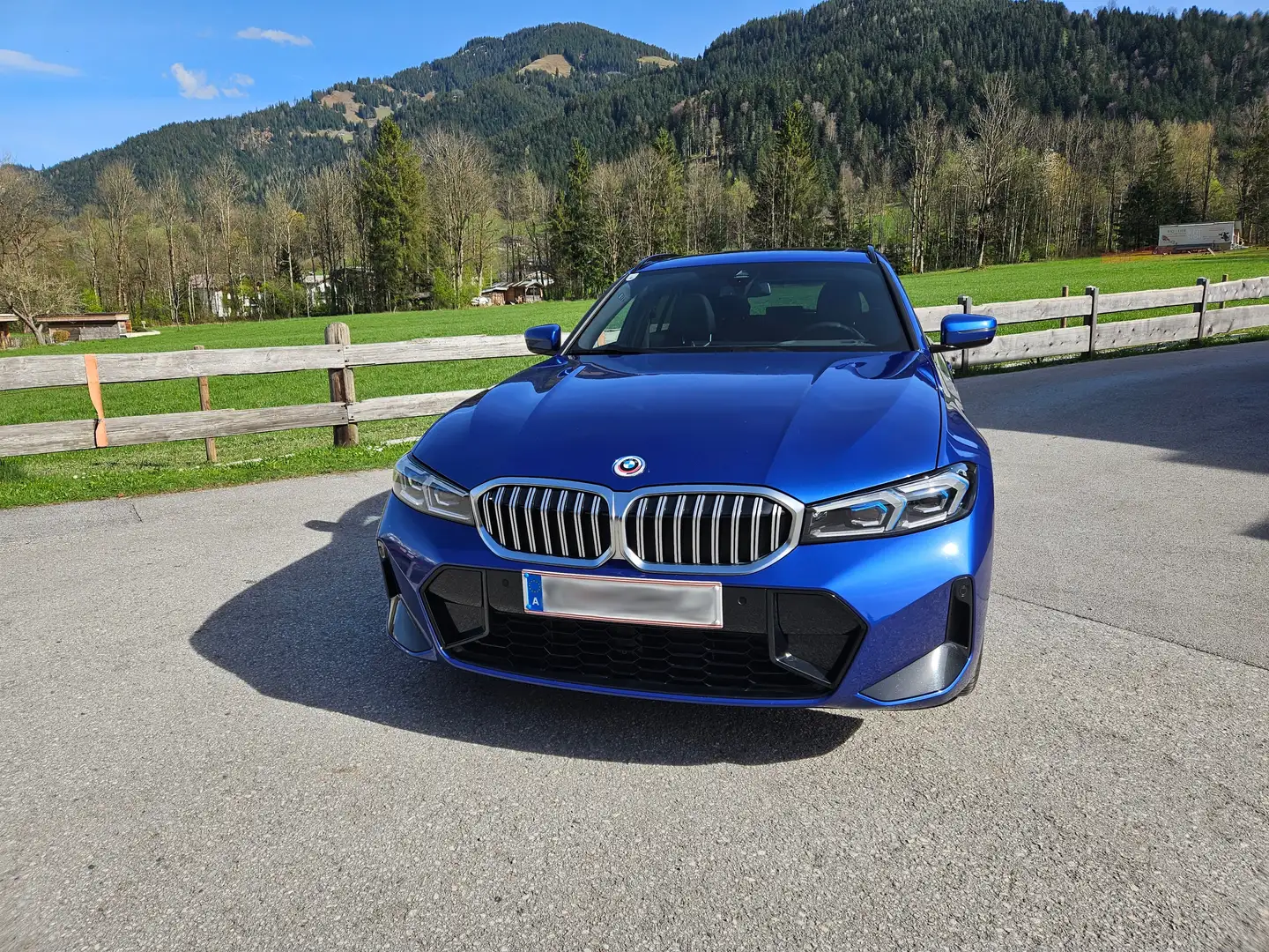 BMW 330 e xDrive Touring (Facelift) Blau - 1