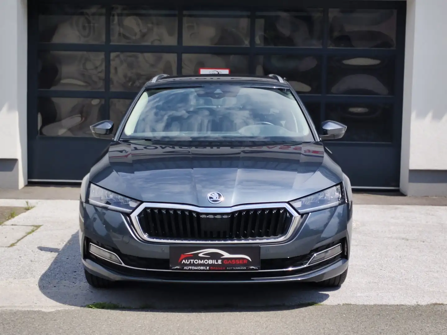 Skoda Octavia 2,0 TDI Style DSG *NAV*Rückfahrk.*Sitzheiz.* Grau - 2