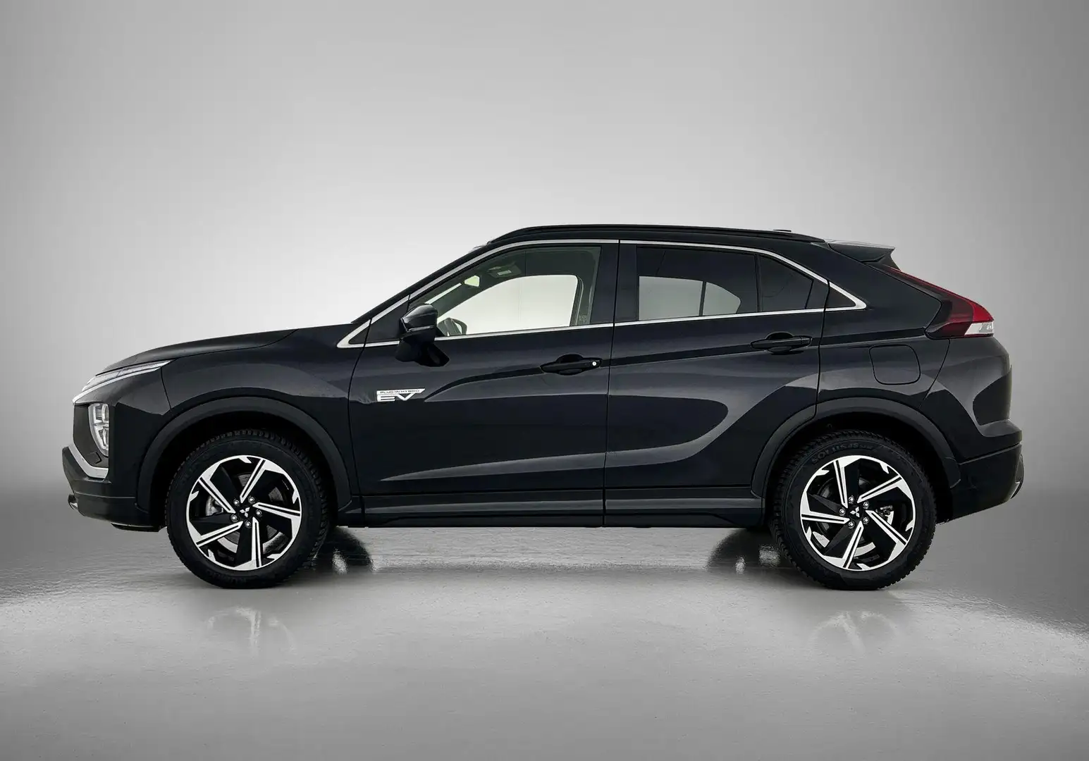Mitsubishi Eclipse Cross 2.4 PHEV Executive 360-CAMERA CARPLAY AD-CRUISE NA Zwart - 2