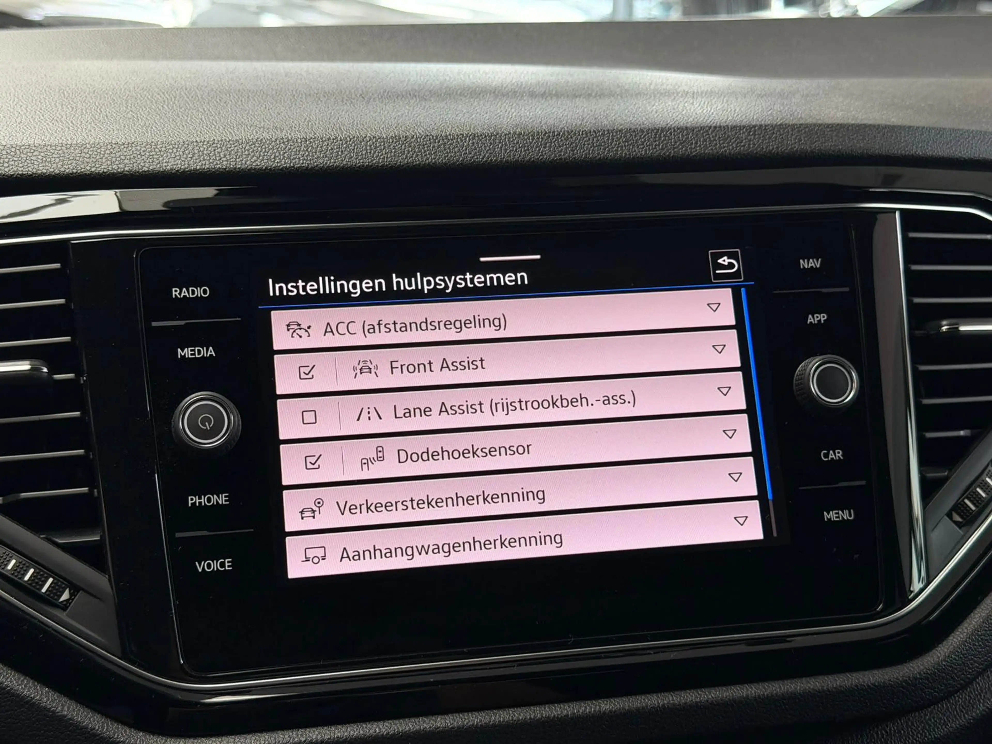 Volkswagen T-Roc 1.5 TSI Sport Business R-Line / Led / CarPlay / Na — photo 17