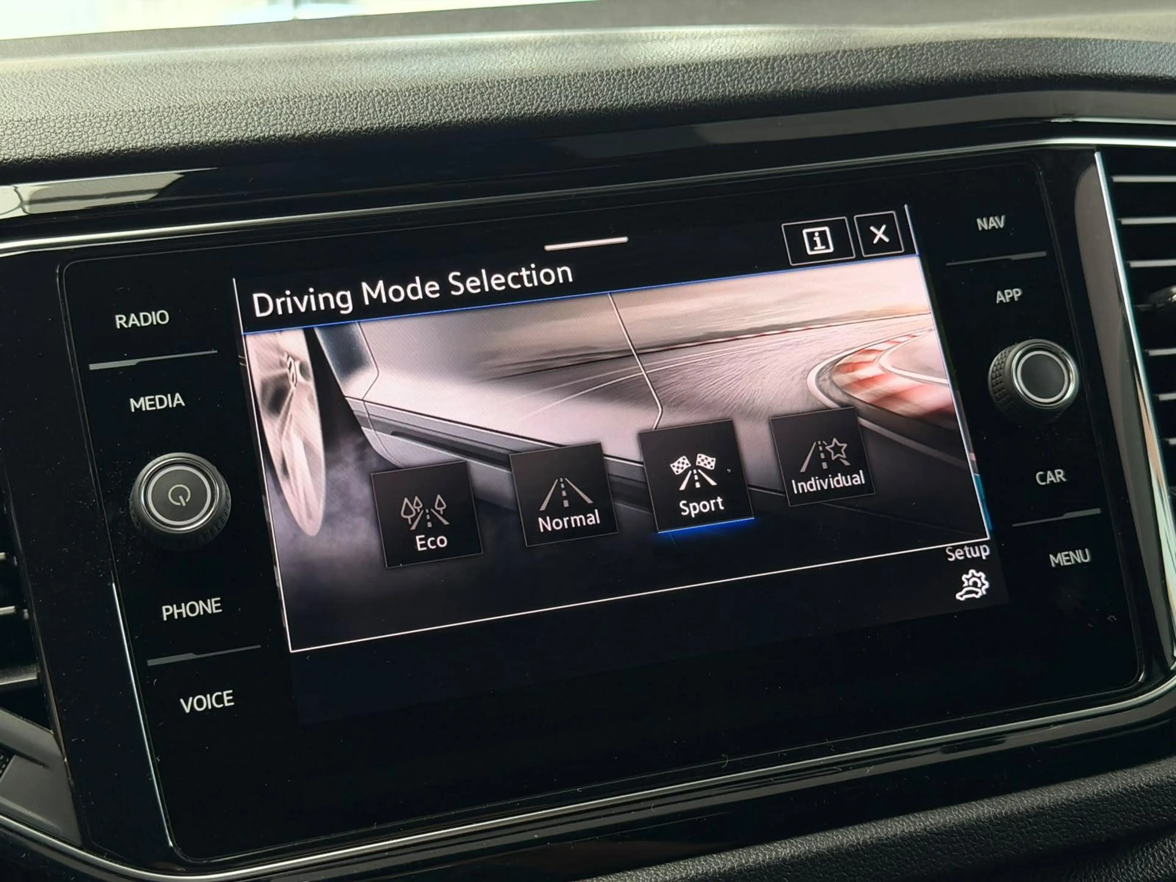 Volkswagen T-Roc 1.5 TSI Sport Business R-Line / Led / CarPlay / Na — photo 15