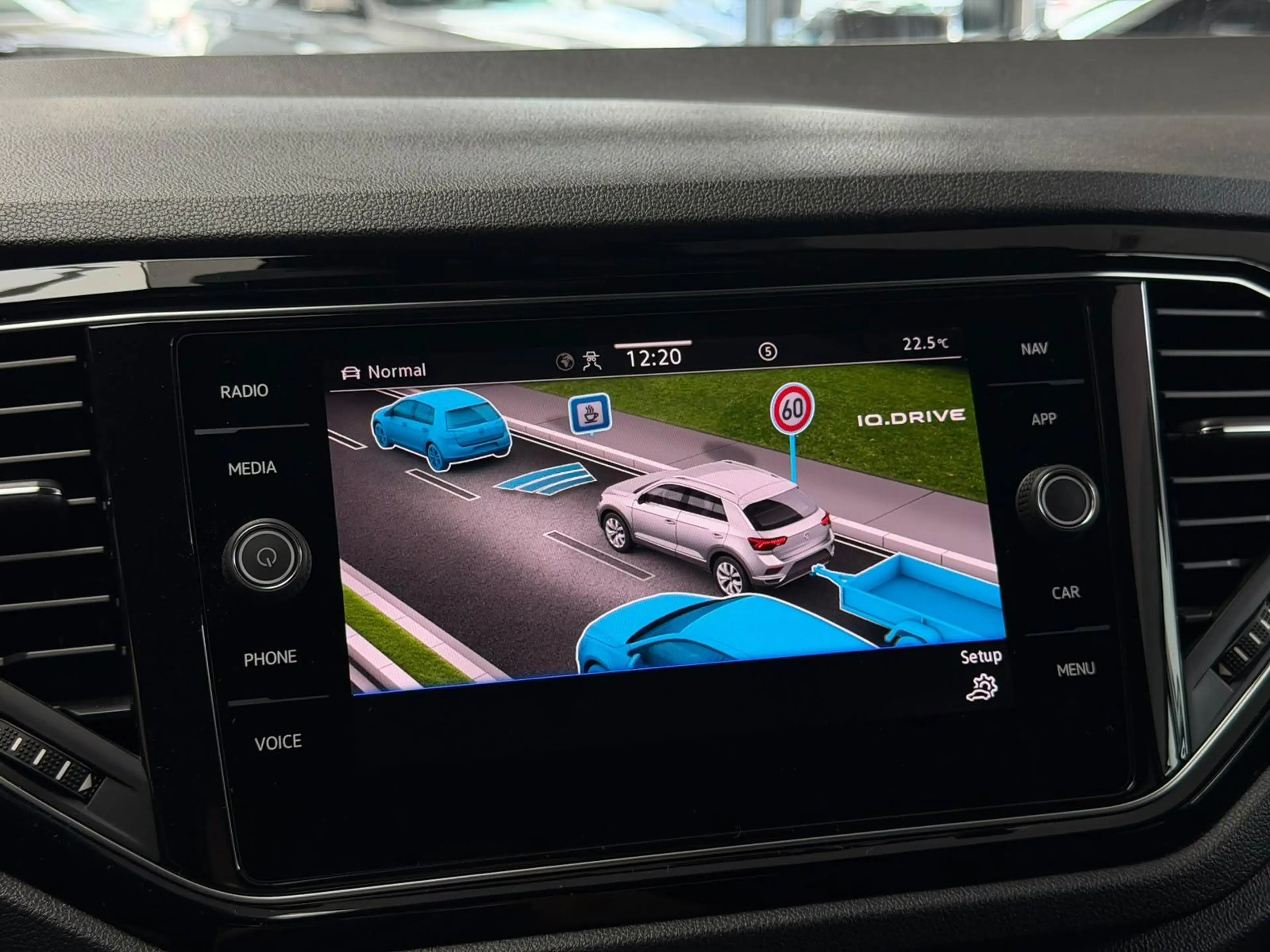 Volkswagen T-Roc 1.5 TSI Sport Business R-Line / Led / CarPlay / Na — photo 19
