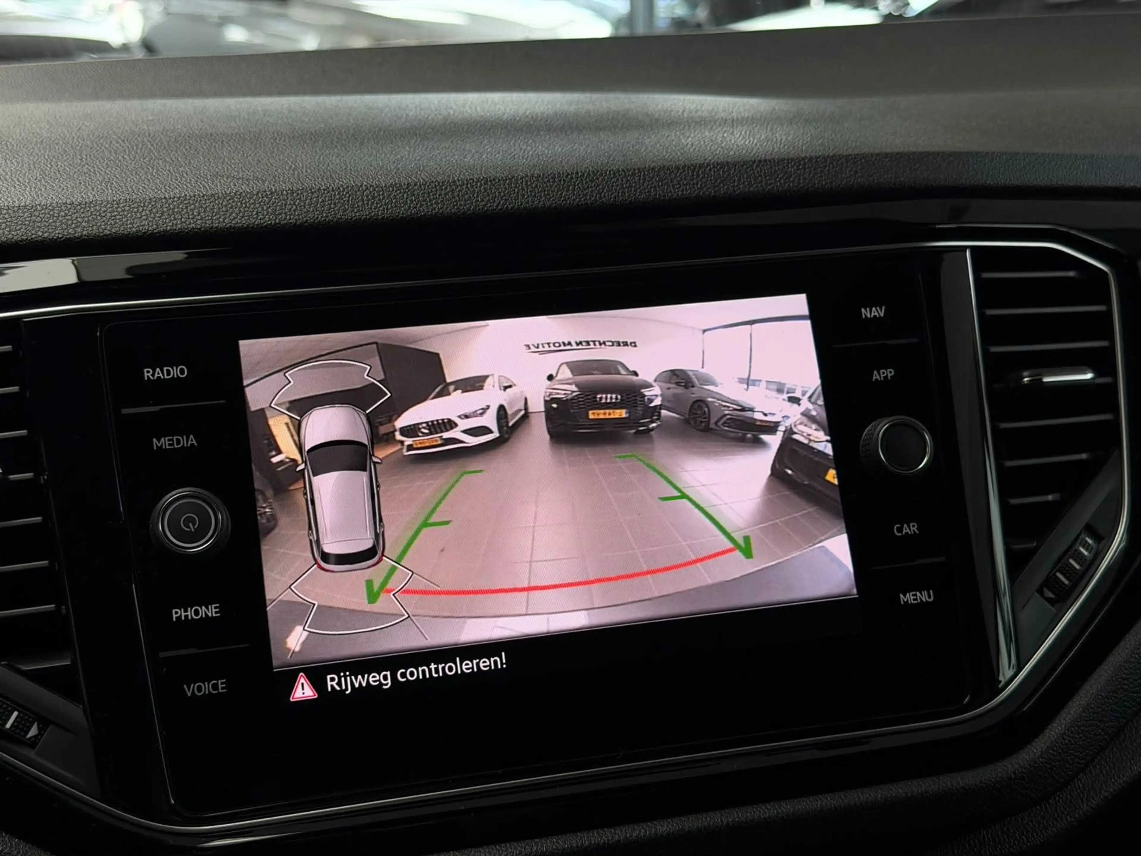 Volkswagen T-Roc 1.5 TSI Sport Business R-Line / Led / CarPlay / Na — photo 12