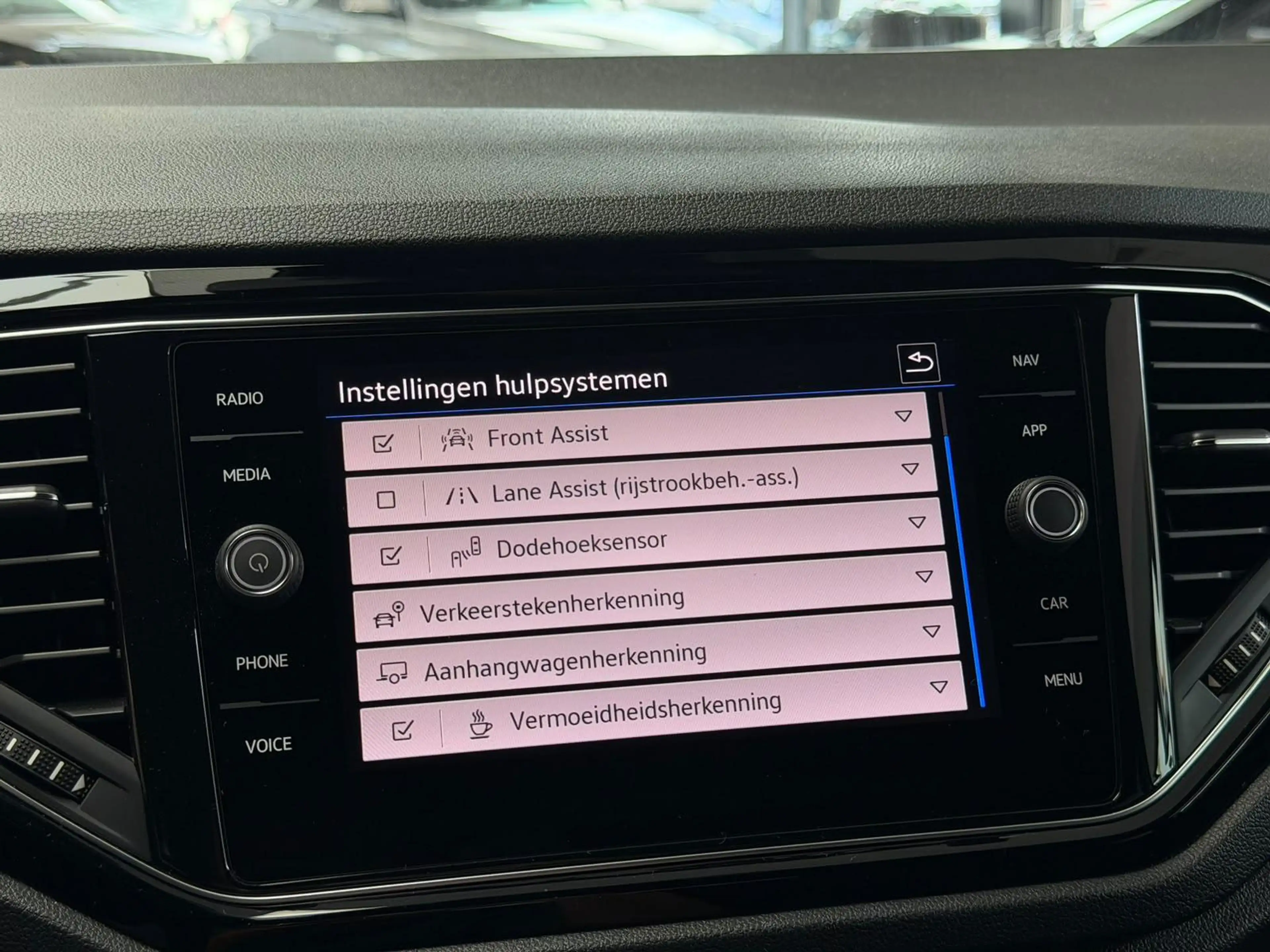 Volkswagen T-Roc 1.5 TSI Sport Business R-Line / Led / CarPlay / Na — photo 16