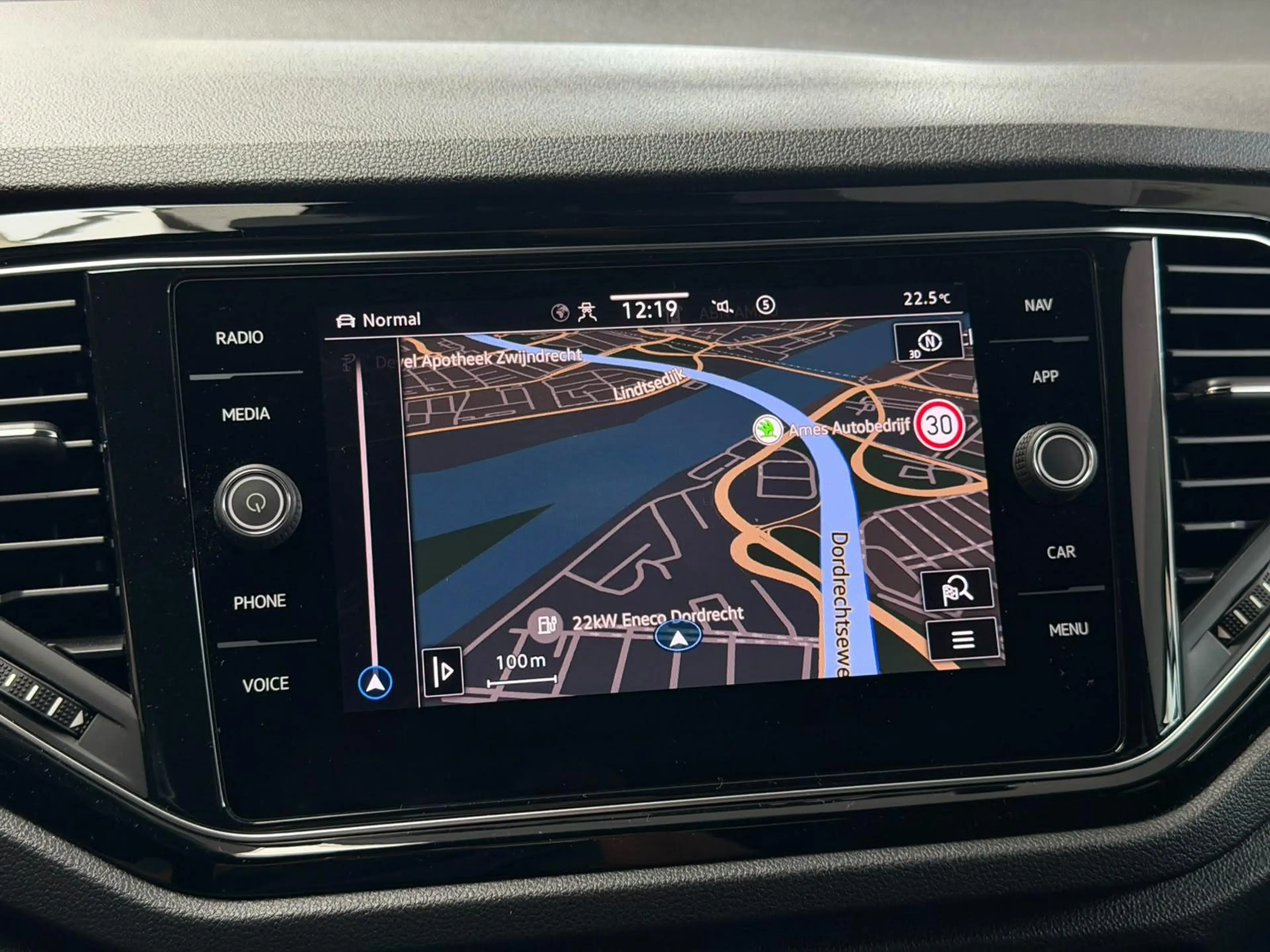 Volkswagen T-Roc 1.5 TSI Sport Business R-Line / Led / CarPlay / Na — photo 18