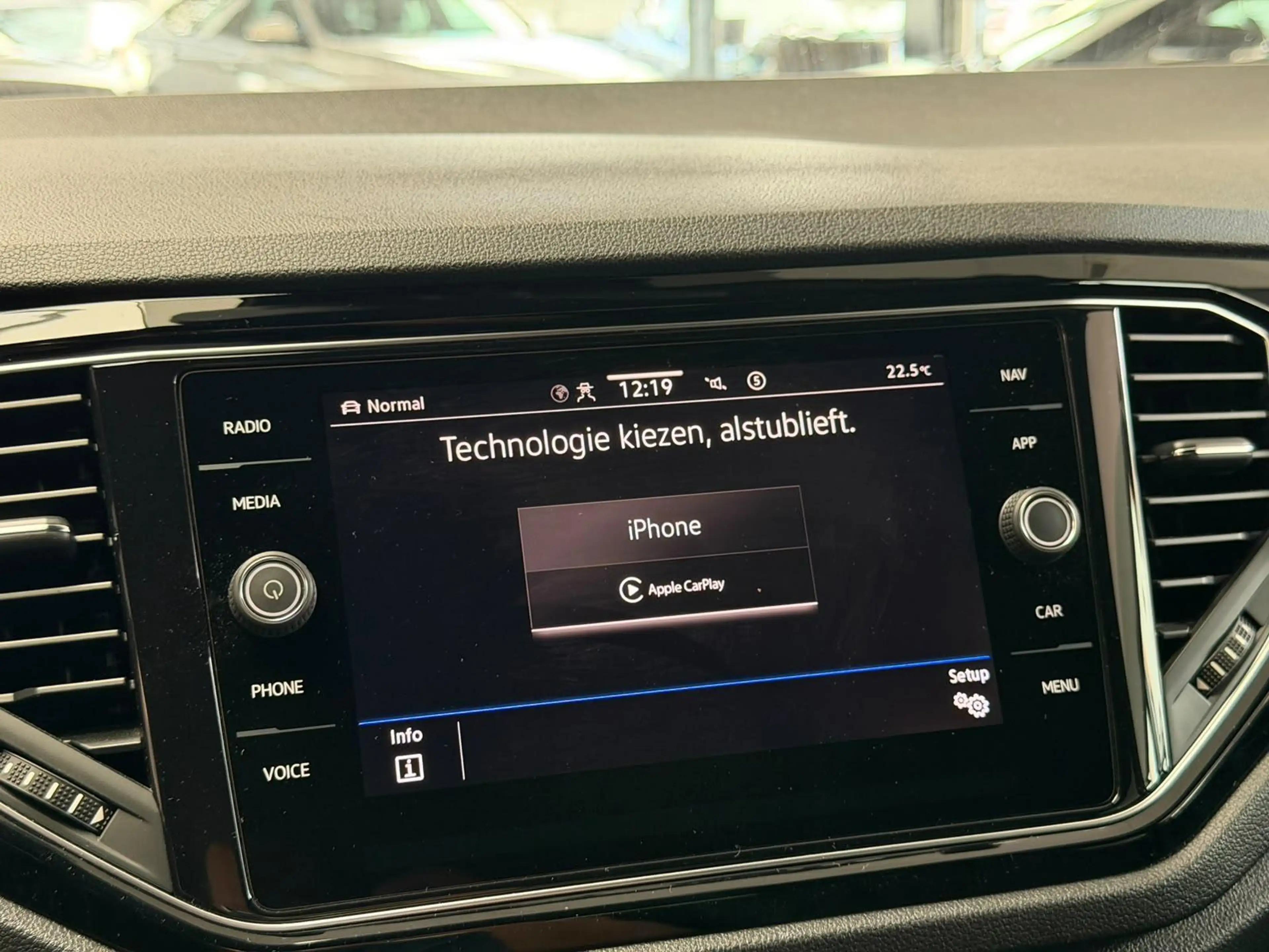 Volkswagen T-Roc 1.5 TSI Sport Business R-Line / Led / CarPlay / Na — photo 21
