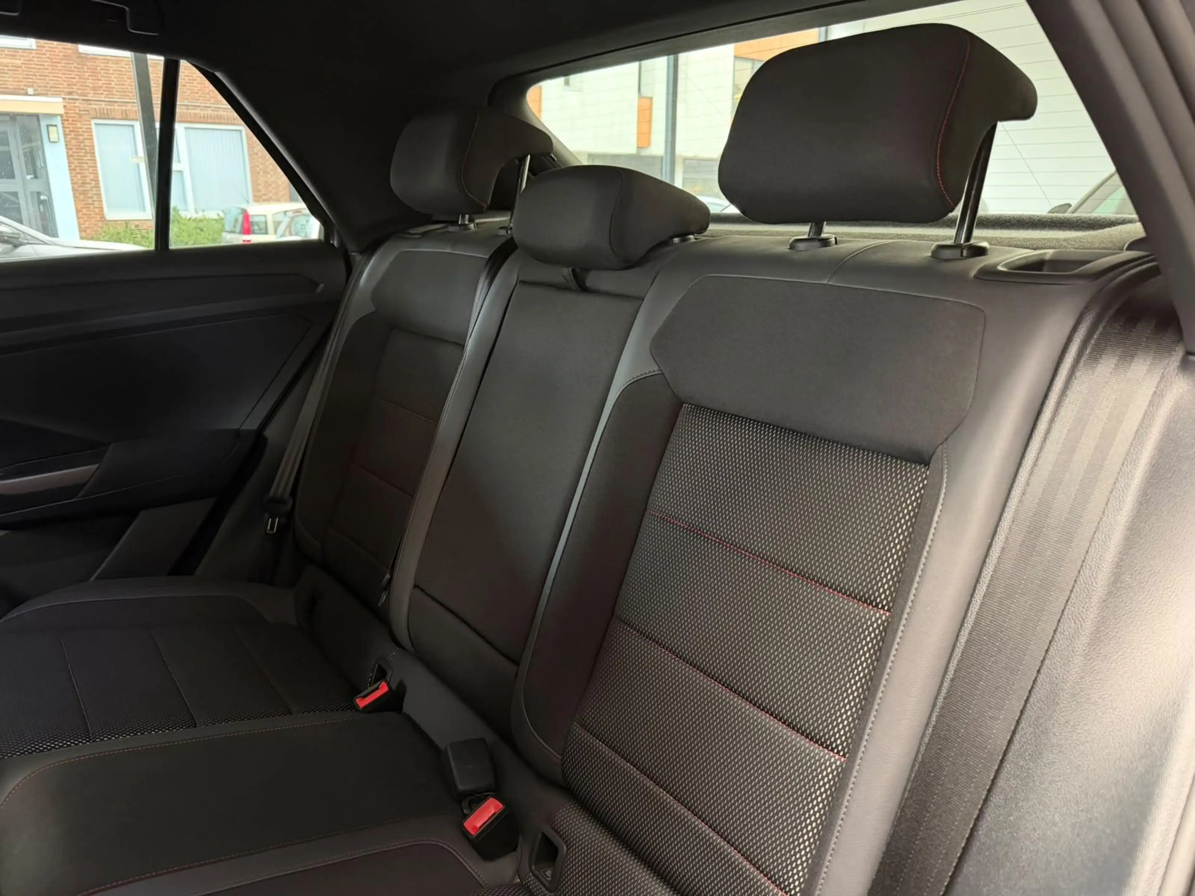 Volkswagen T-Roc 1.5 TSI Sport Business R-Line / Led / CarPlay / Na — photo 9