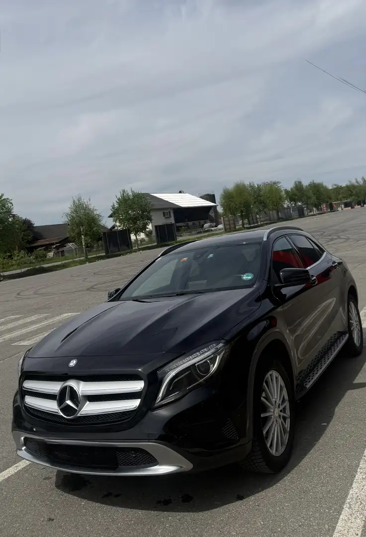 Mercedes-Benz GLA 180 d Activity Edition AMG Schwarz - 2