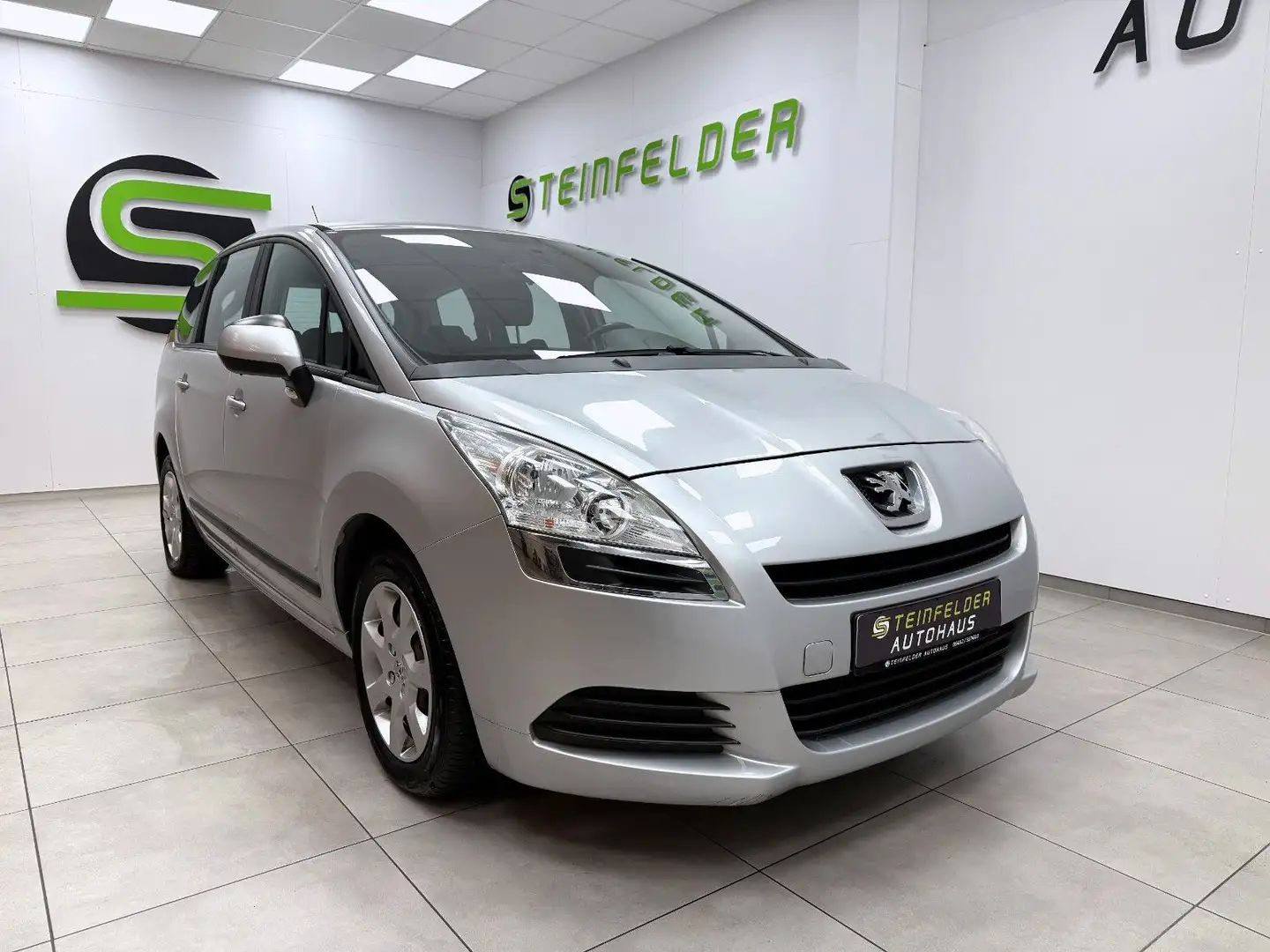 Peugeot 5008 1.6 Tendance / 7 SITZER / KLIMA Gris - 1