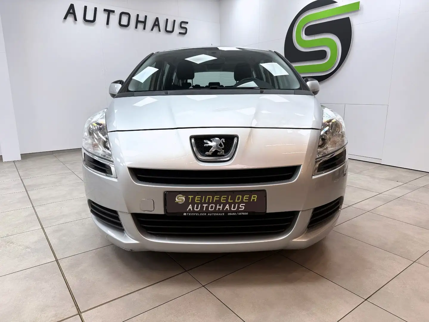 Peugeot 5008 1.6 Tendance / 7 SITZER / KLIMA Gris - 2