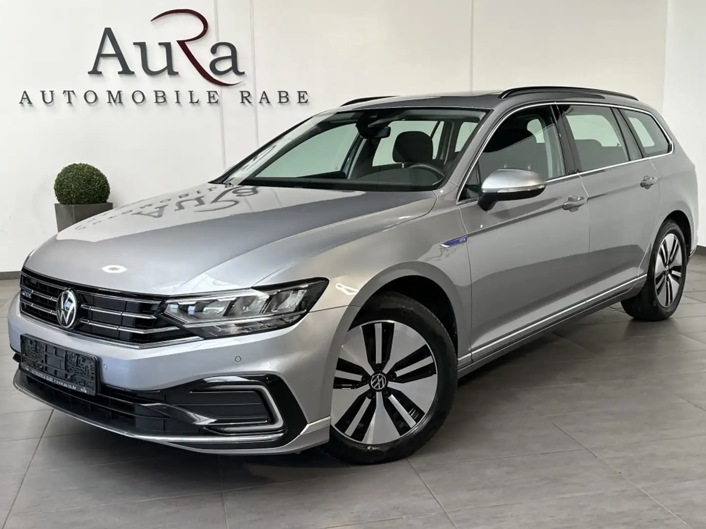 Volkswagen Passat Variant 1.4 TSI DSG GTE NAV+LED+ACC+PANO Plateado - 1