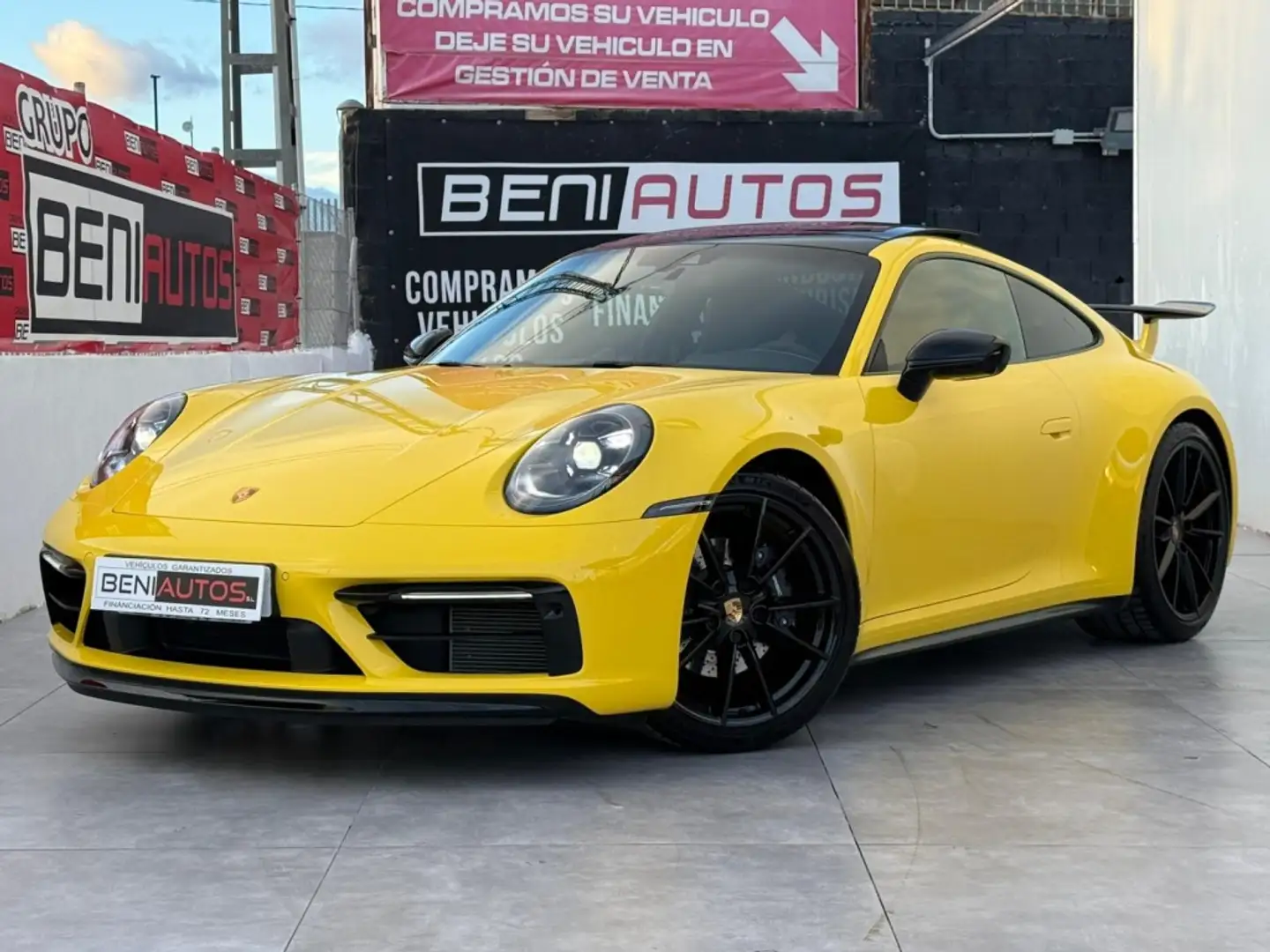 Porsche 992 Carrera T PDK Gelb - 1