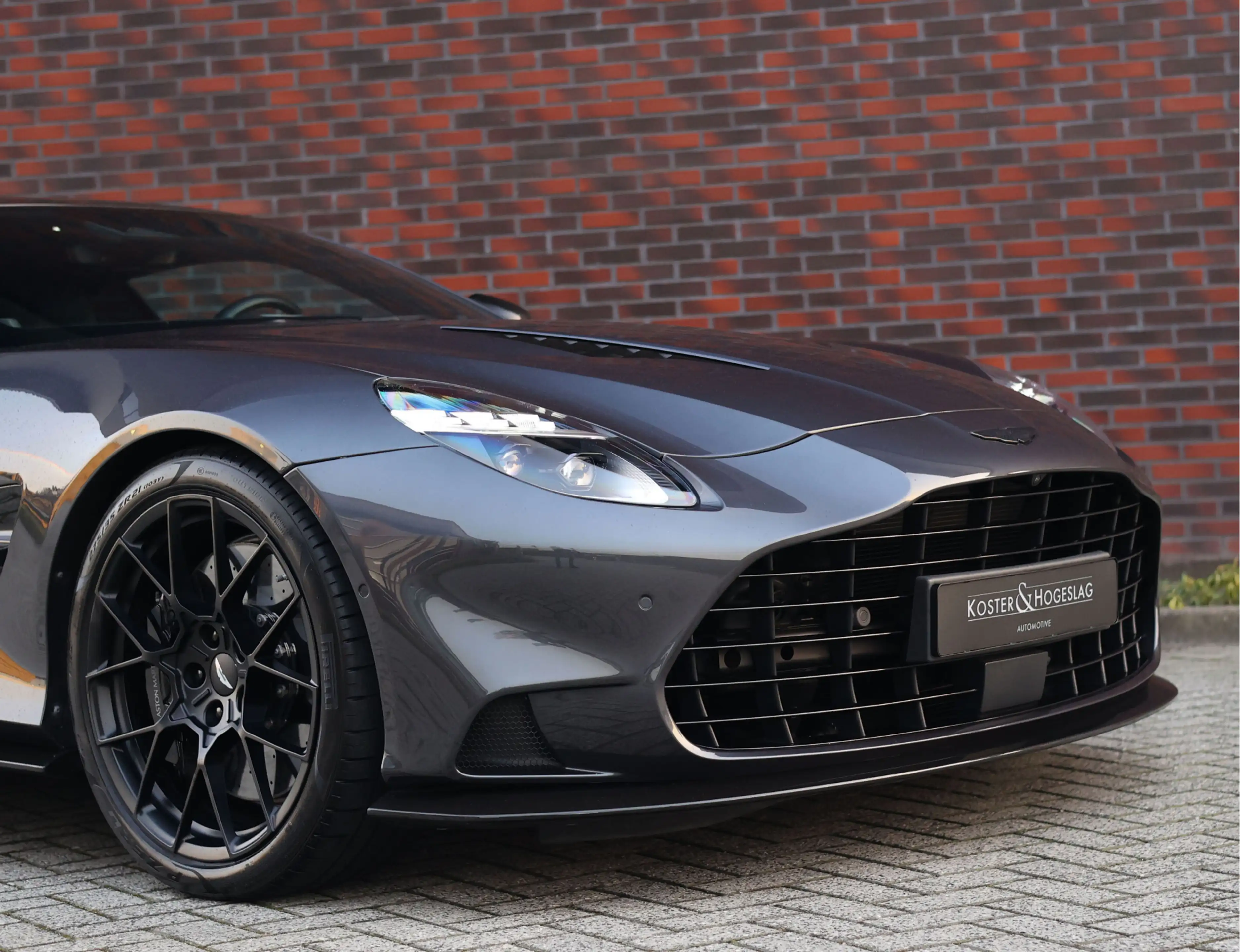 Aston Martin Vanquish 5.2 V12 Coupe | Q Epsilon Black - Nieuwstaat - B&W — photo 25